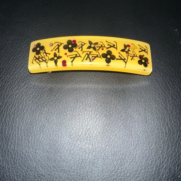 Louis Vuitton Yellow and Black Floral Hair Clip PRE-OWNED - Picture 1 of 10